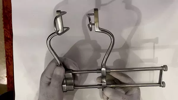 Balfour Retractor